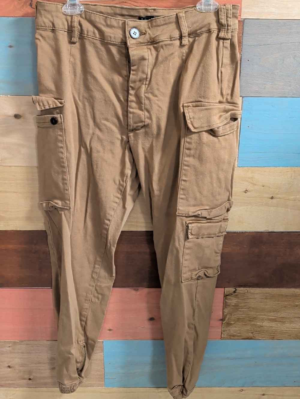 Fashion Nova Cropped Cargo Pants in Tan